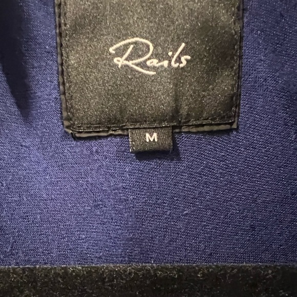 Rails button down MEDIUM - Picture 2 of 2